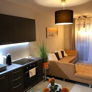 Gyoengye Lux , Seghedin Ungaria